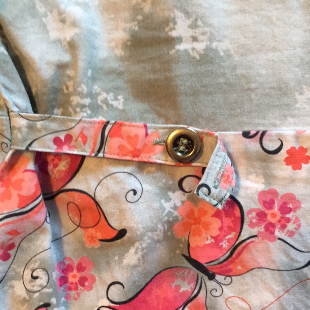 Crayola Threads by Barco Butterflies Floral Scrub Top Size Small - Picture 4 of 4
